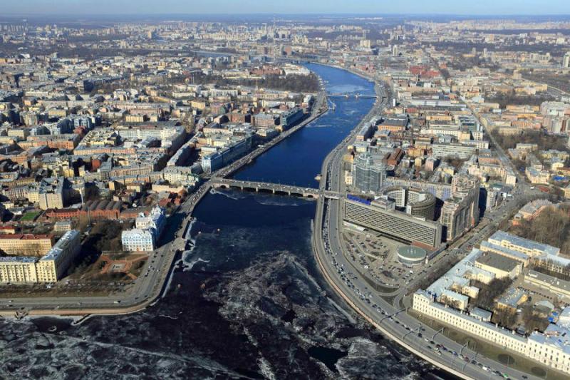 Самый большой дом в Петербурге продается за 250 млн рублей